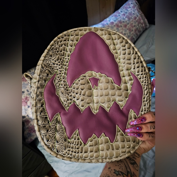 Love pain and stitches croc double sided cyclops. - Picture 2 of 2